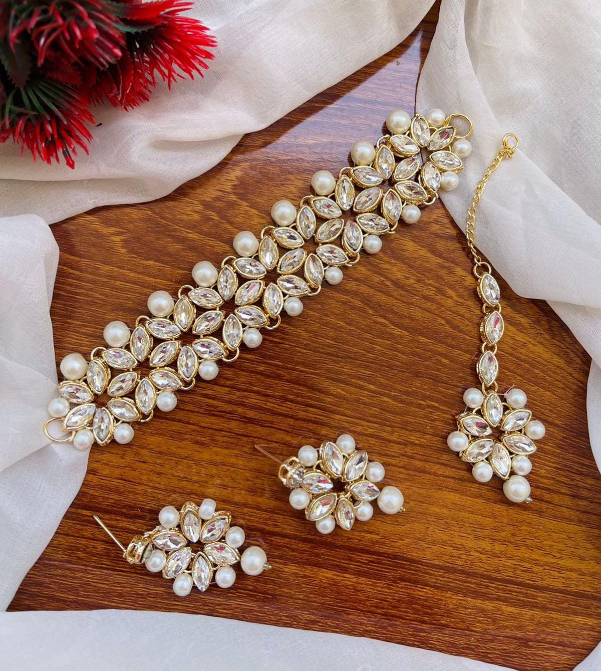 Kundan Choker set with teeka Main image
