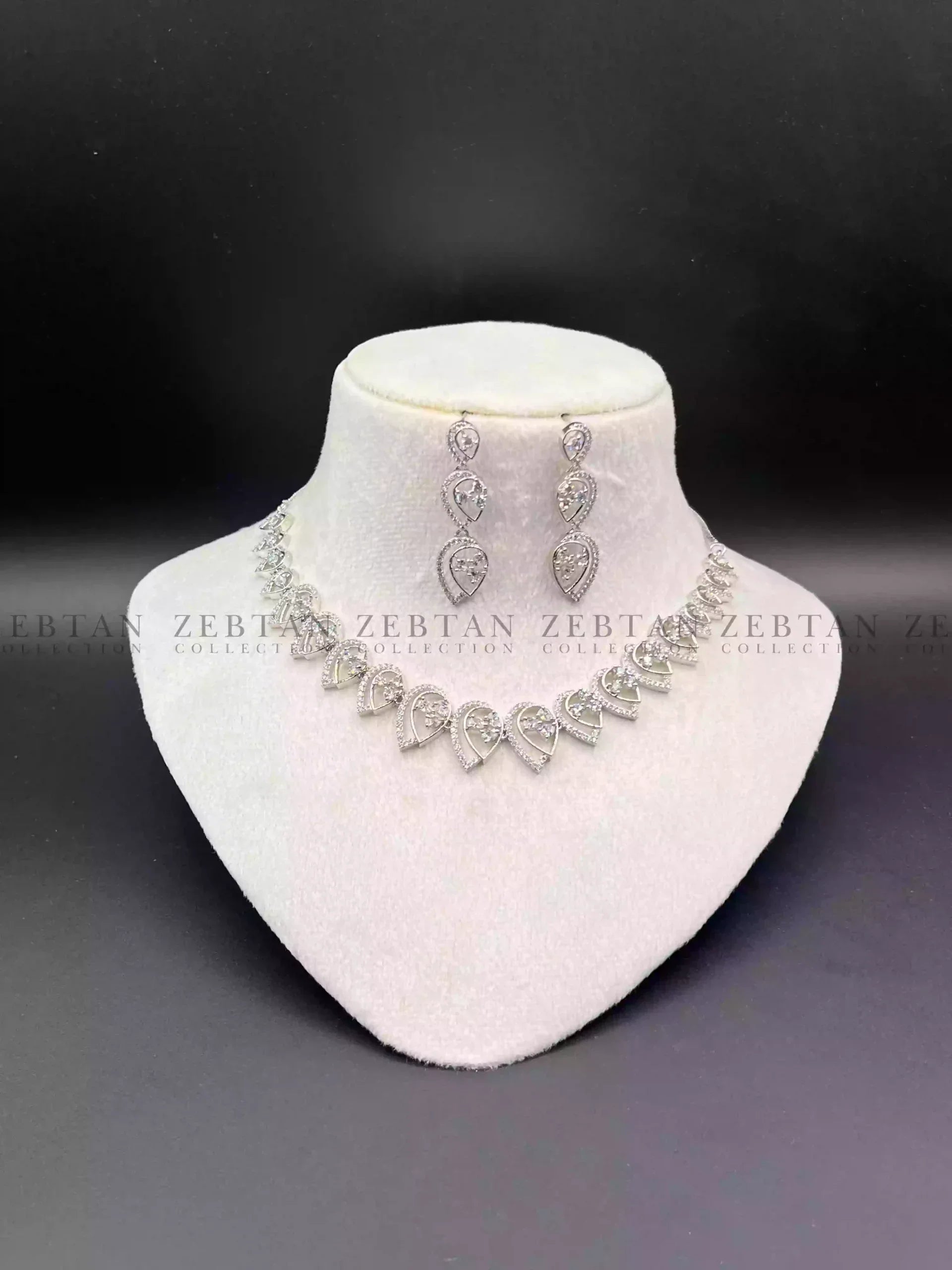 American diamond necklace set Secondary image