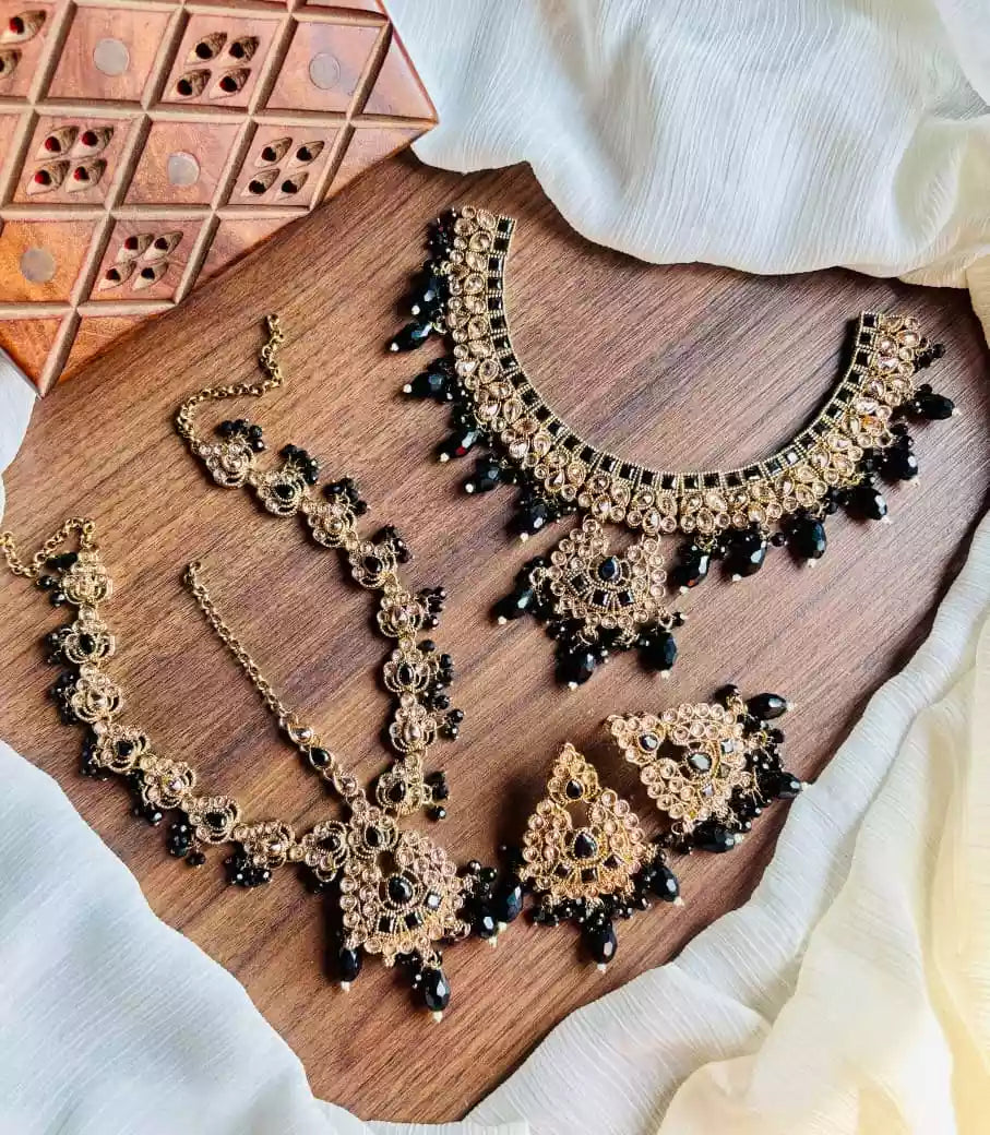 Bridal necklace set with maatha patti
