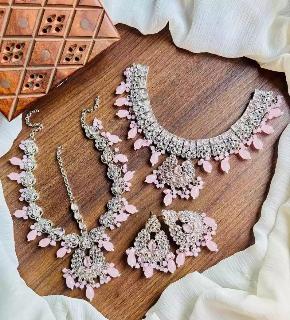 Bridal necklace set with maatha patti
