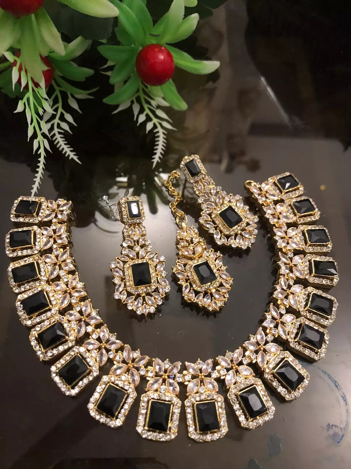 Pure zircon necklace set with teeka Secondary image
