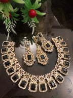 Pure zircon necklace set with teeka