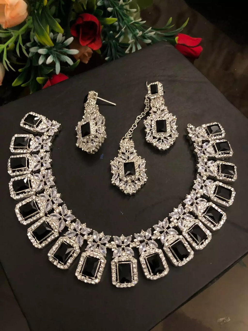 Pure zircon necklace set with teeka