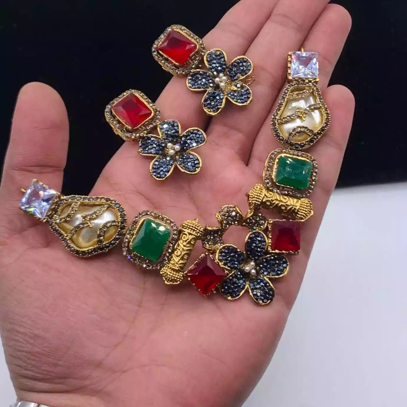 Turkish necklace set Secondary image