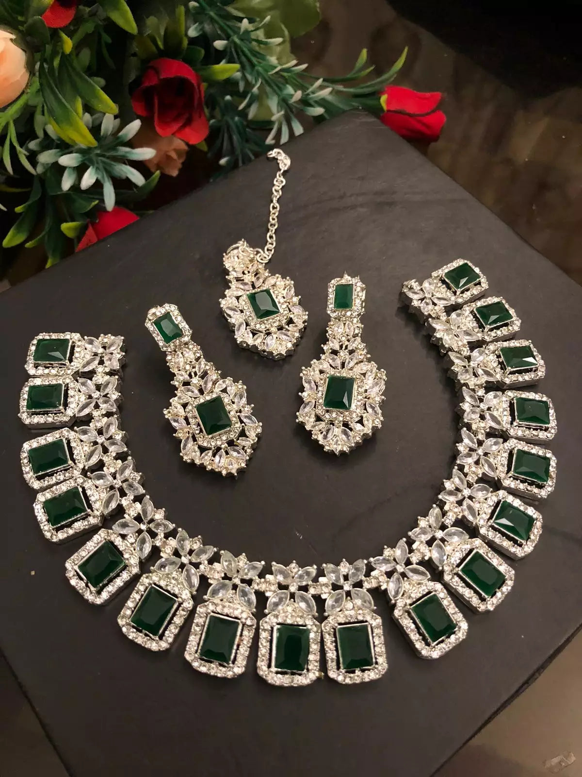 Pure zircon necklace set with teeka Main image