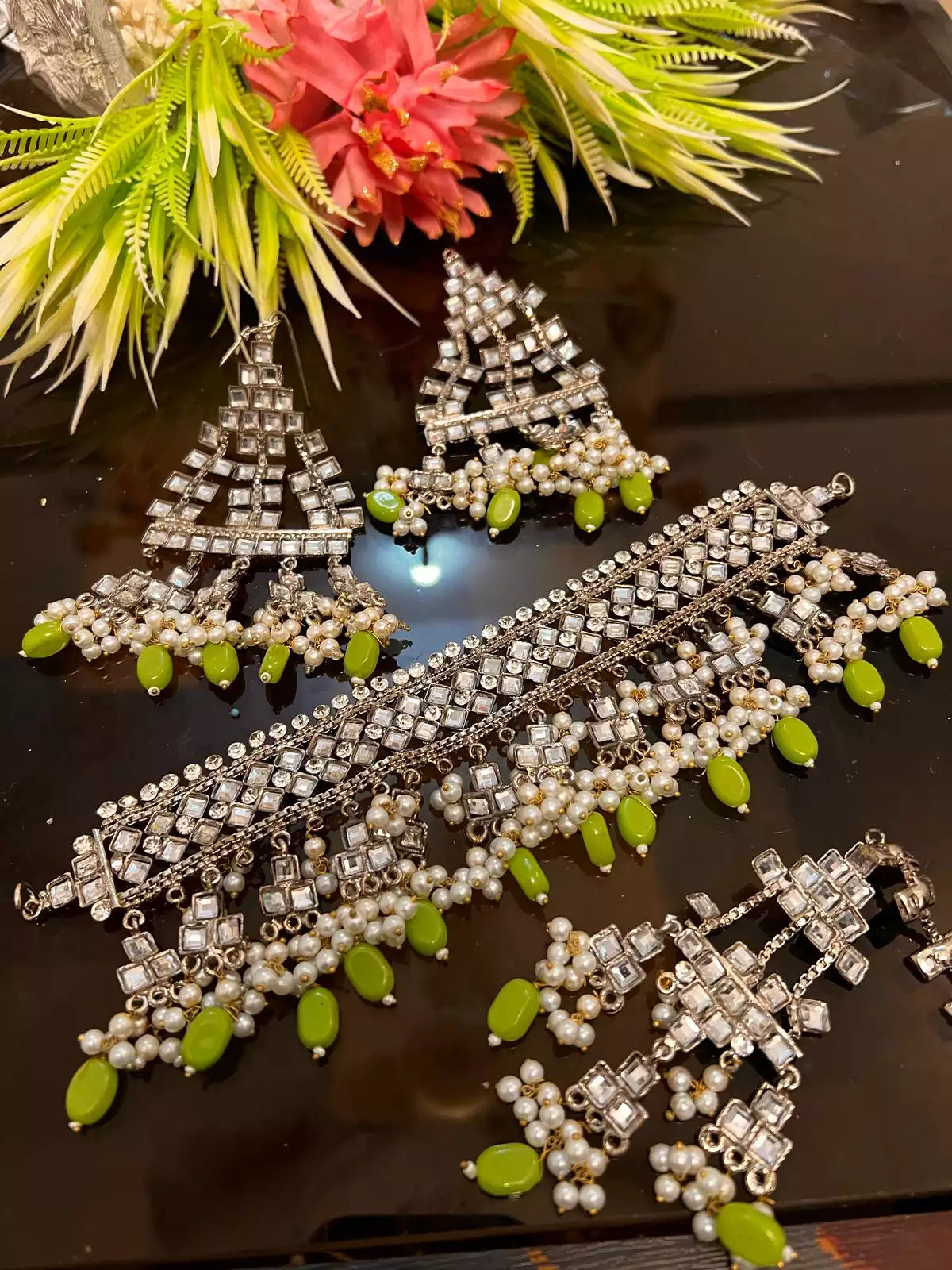 Kundan choker set with teeka