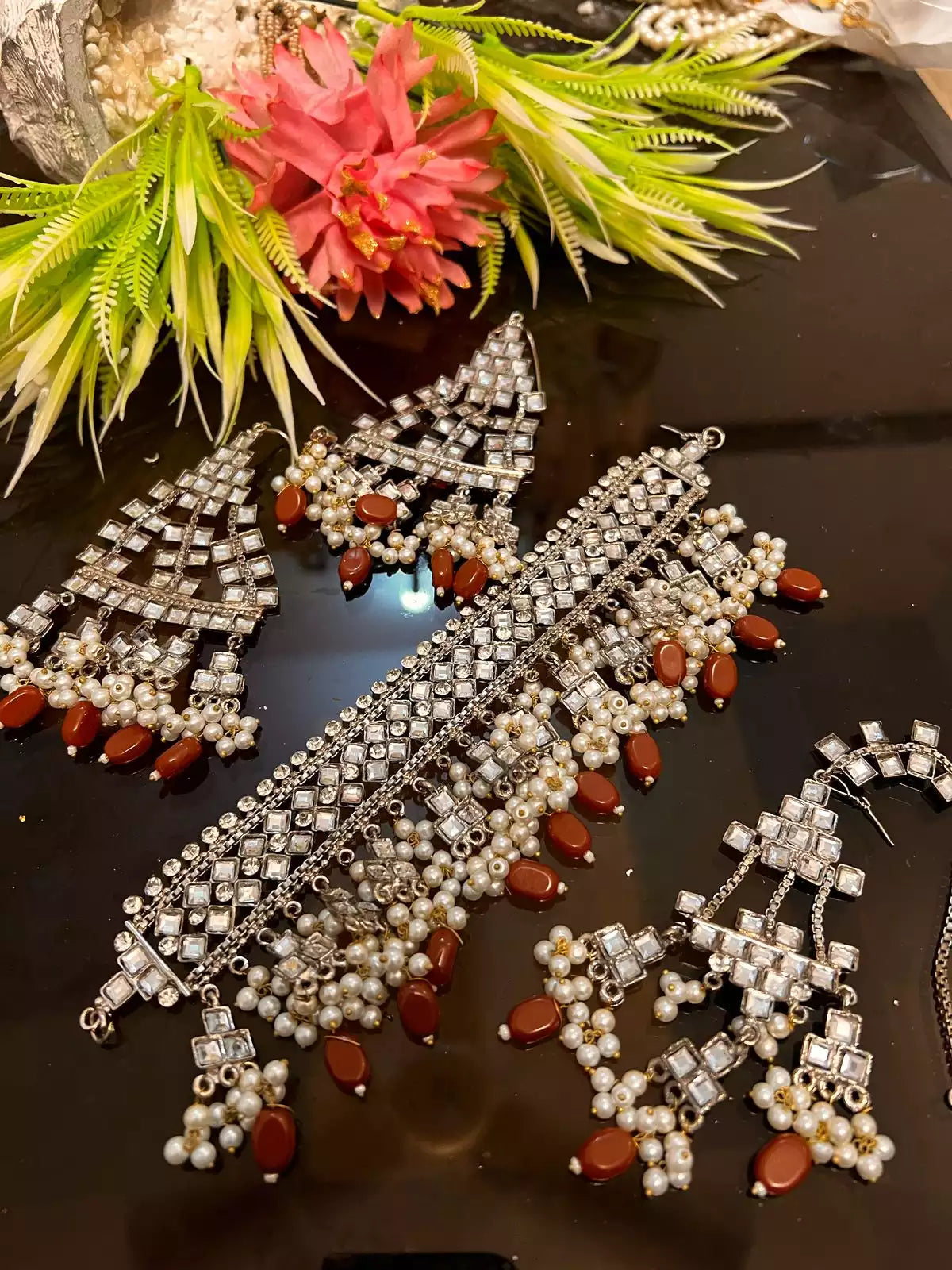 Kundan choker set with teeka