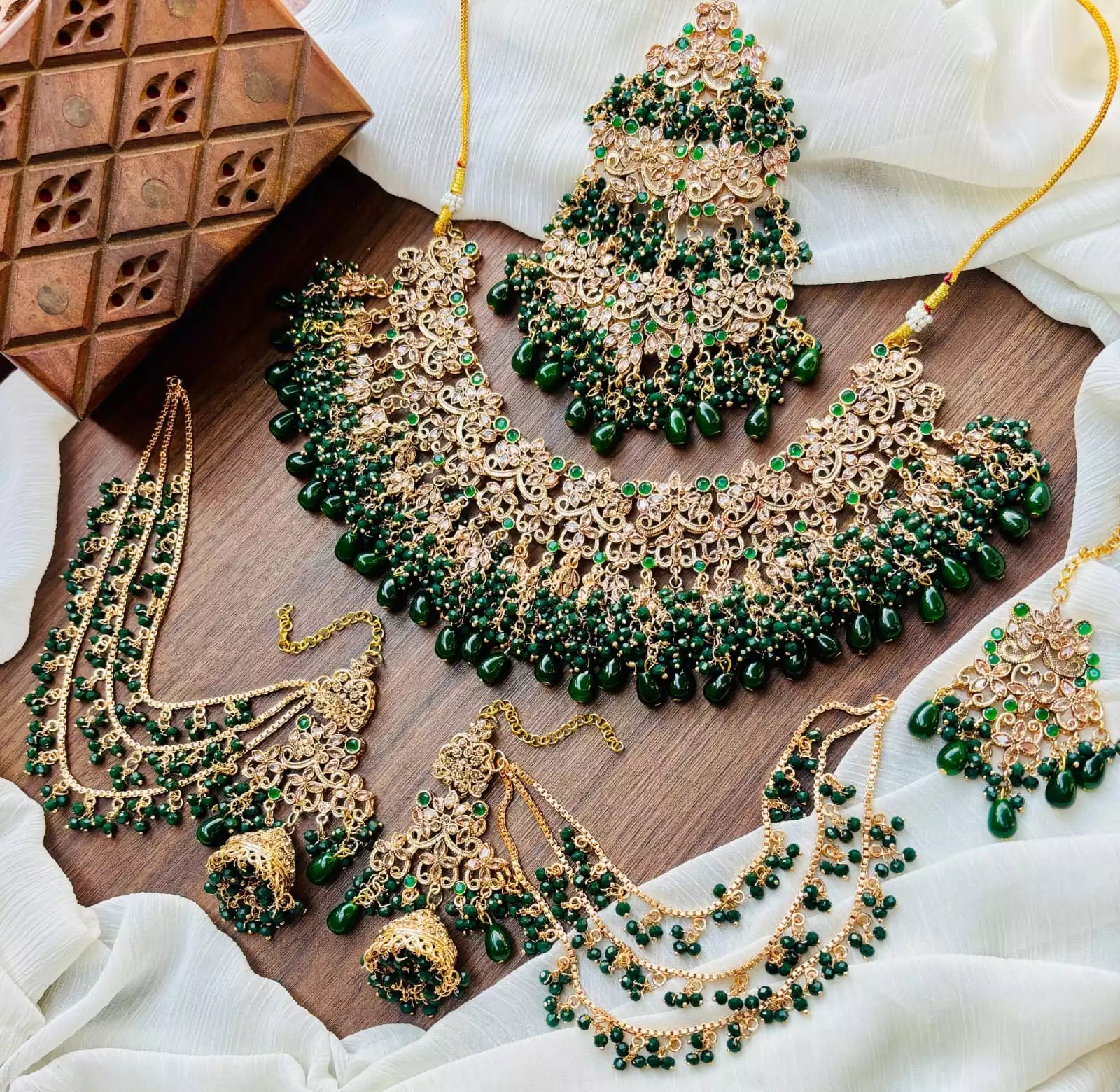 Heavy bridal set with jhumar Main image