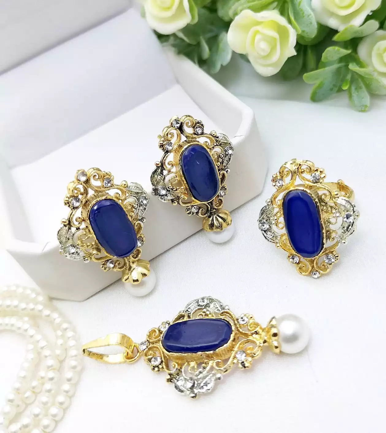 Elegant pendant set with ring