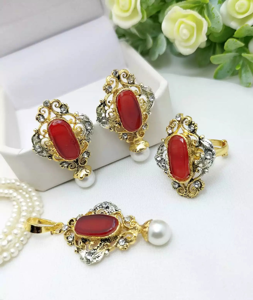Elegant pendant set with ring