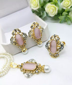 Elegant pendant set with ring
