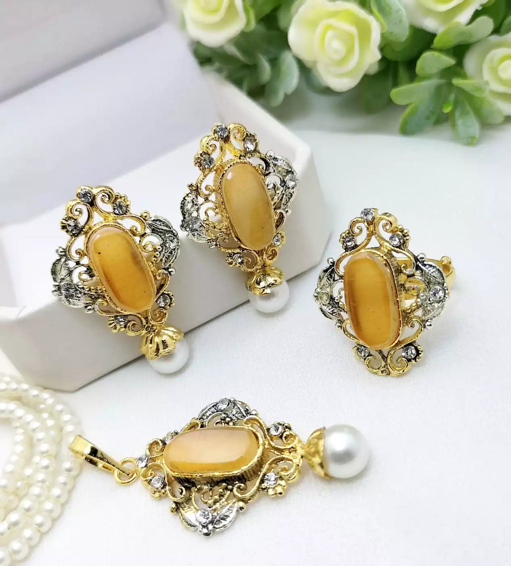 Elegant pendant set with ring
