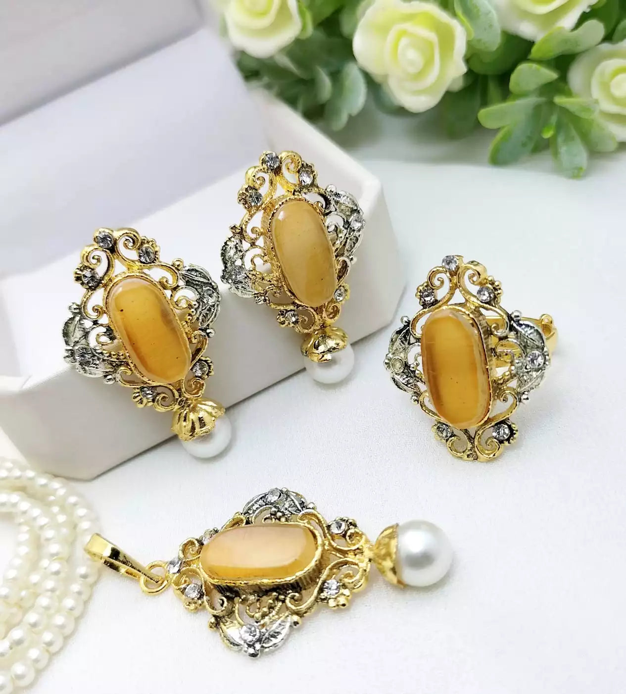 Elegant pendant set with ring