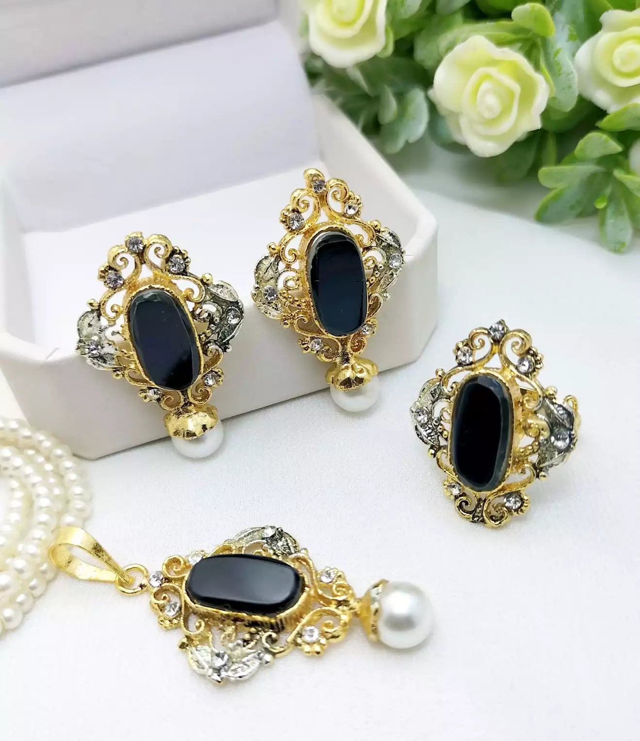 Elegant pendant set with ring Main image
