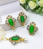 Elegant pendant set with ring
