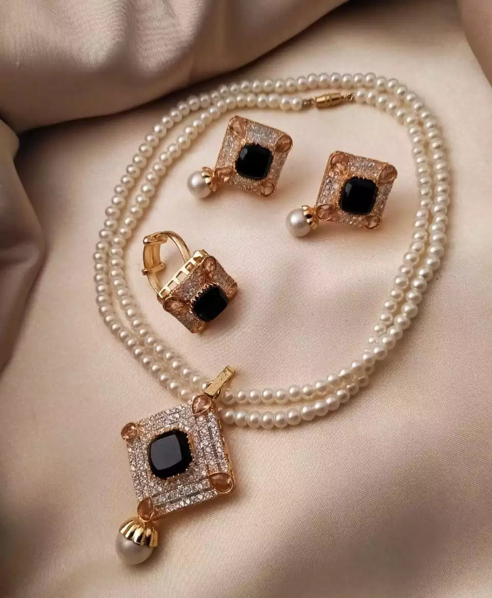 Egyptian pendant set with ring