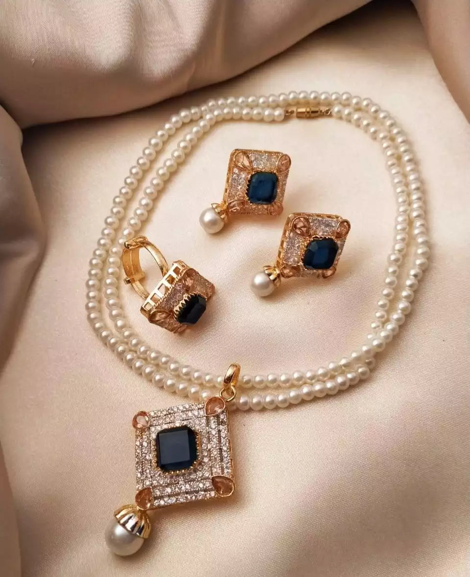 Egyptian pendant set with ring