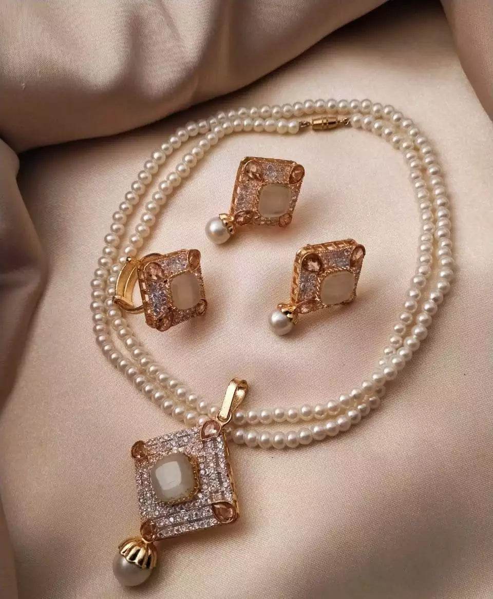 Egyptian pendant set with ring