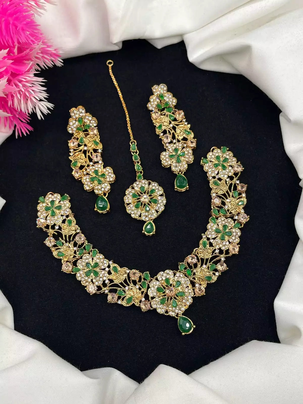 Zircon necklace set with teeka