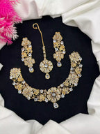 Zircon necklace set with teeka