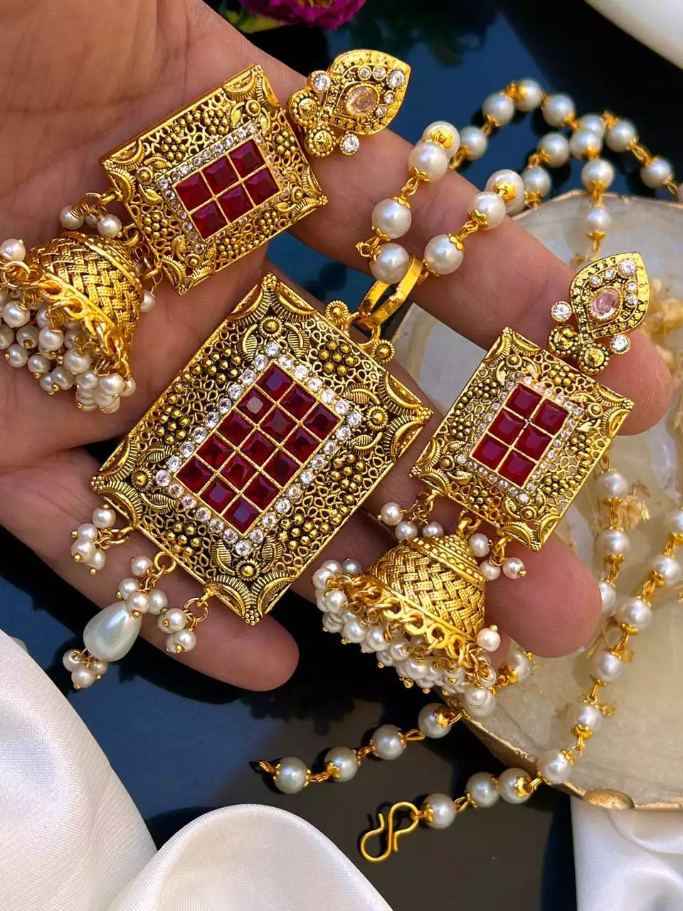 Egyptian pendant set