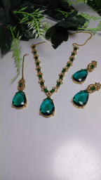 Zircon necklace set with teeka
