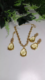 Zircon necklace set with teeka