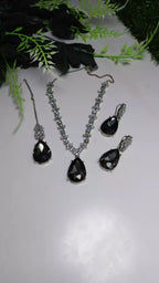 Zircon necklace set with teeka