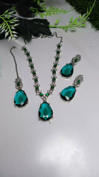 Zircon necklace set with teeka