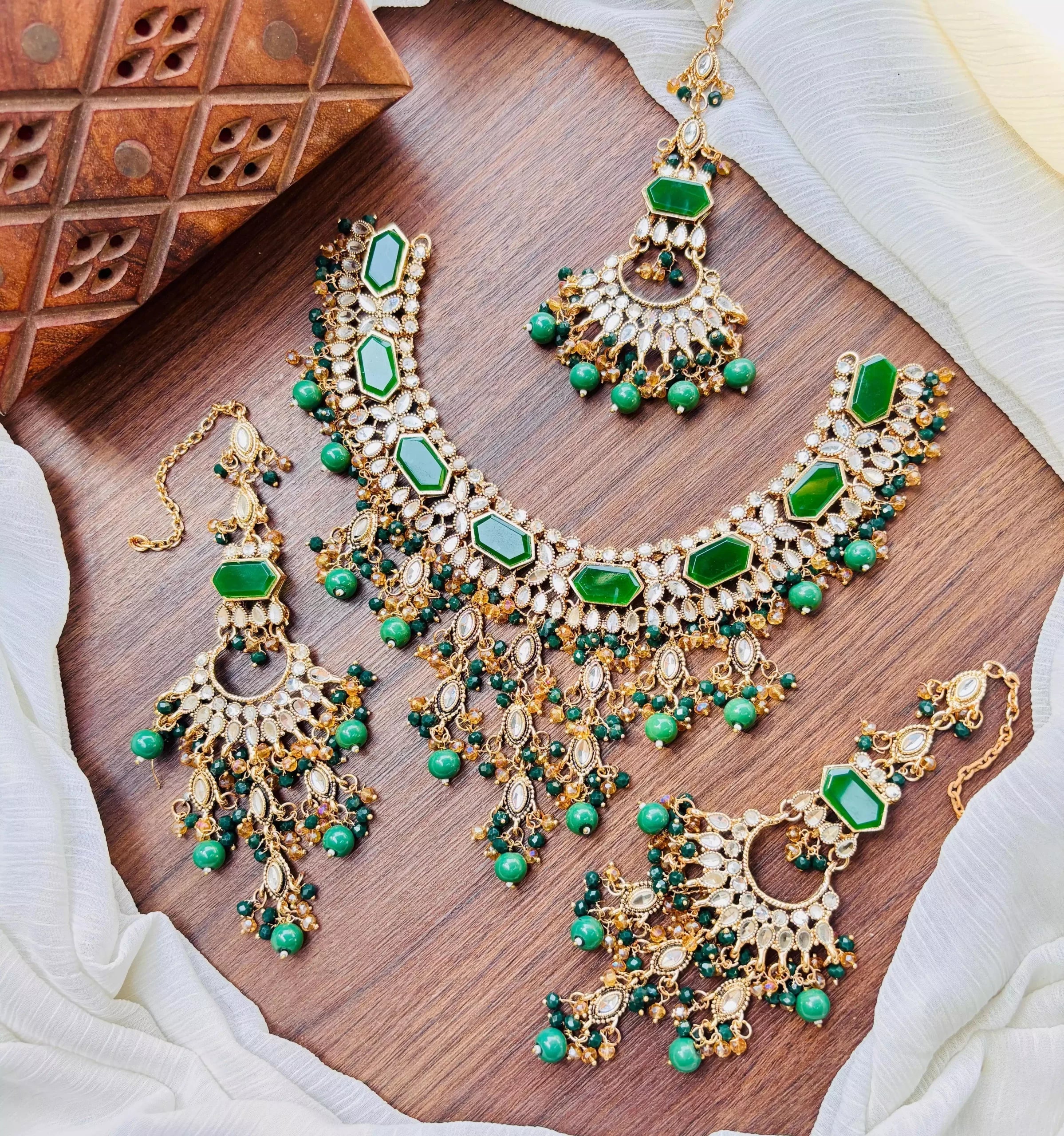 Egyptian necklace set with teeka