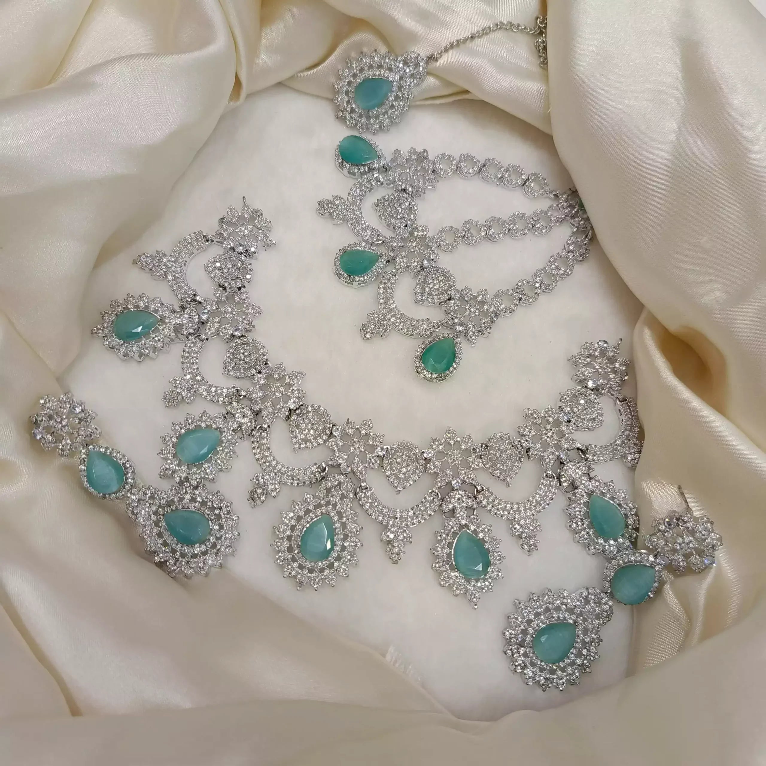 High quality bridal set with jhumar Secondary image