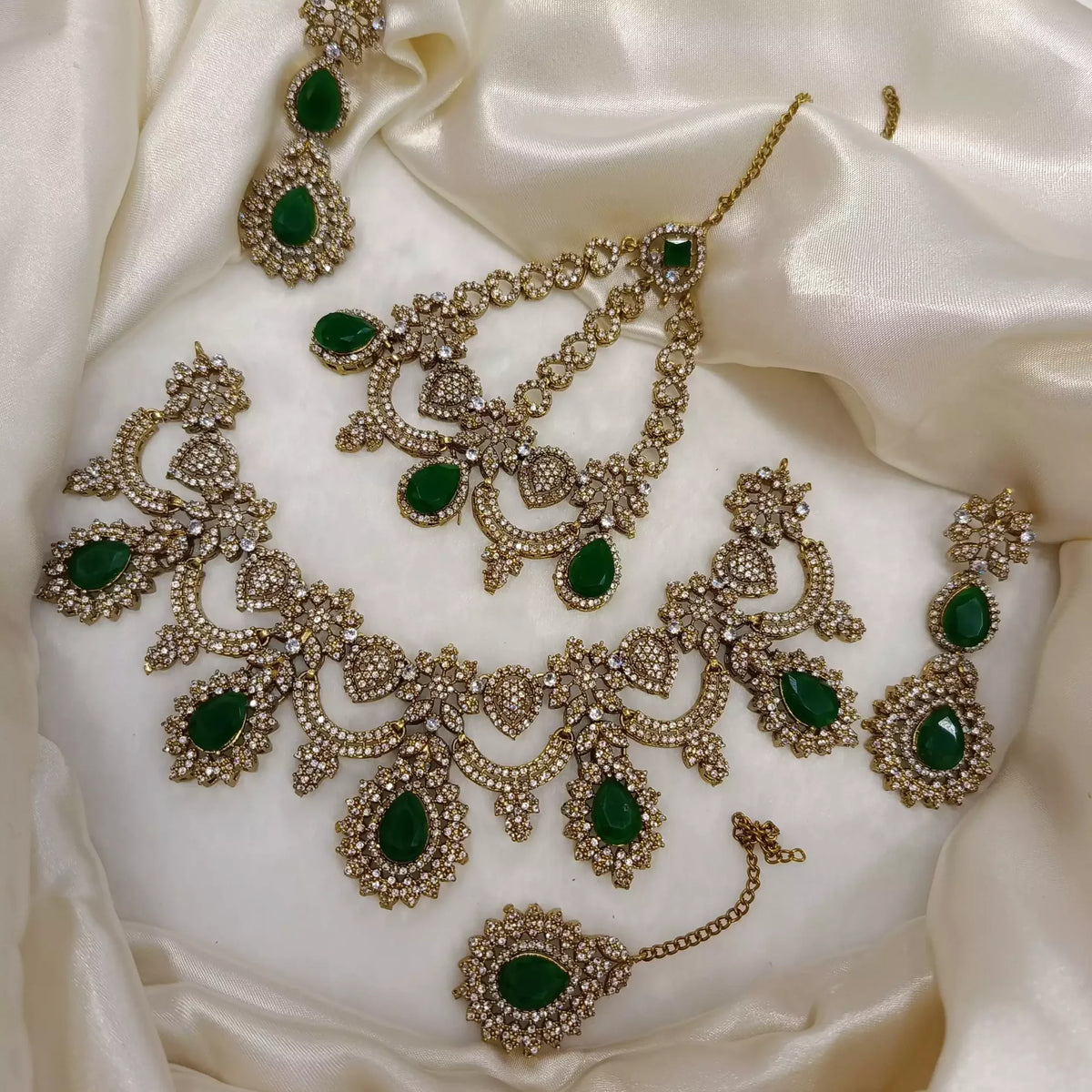 High quality bridal set with jhumar Main image