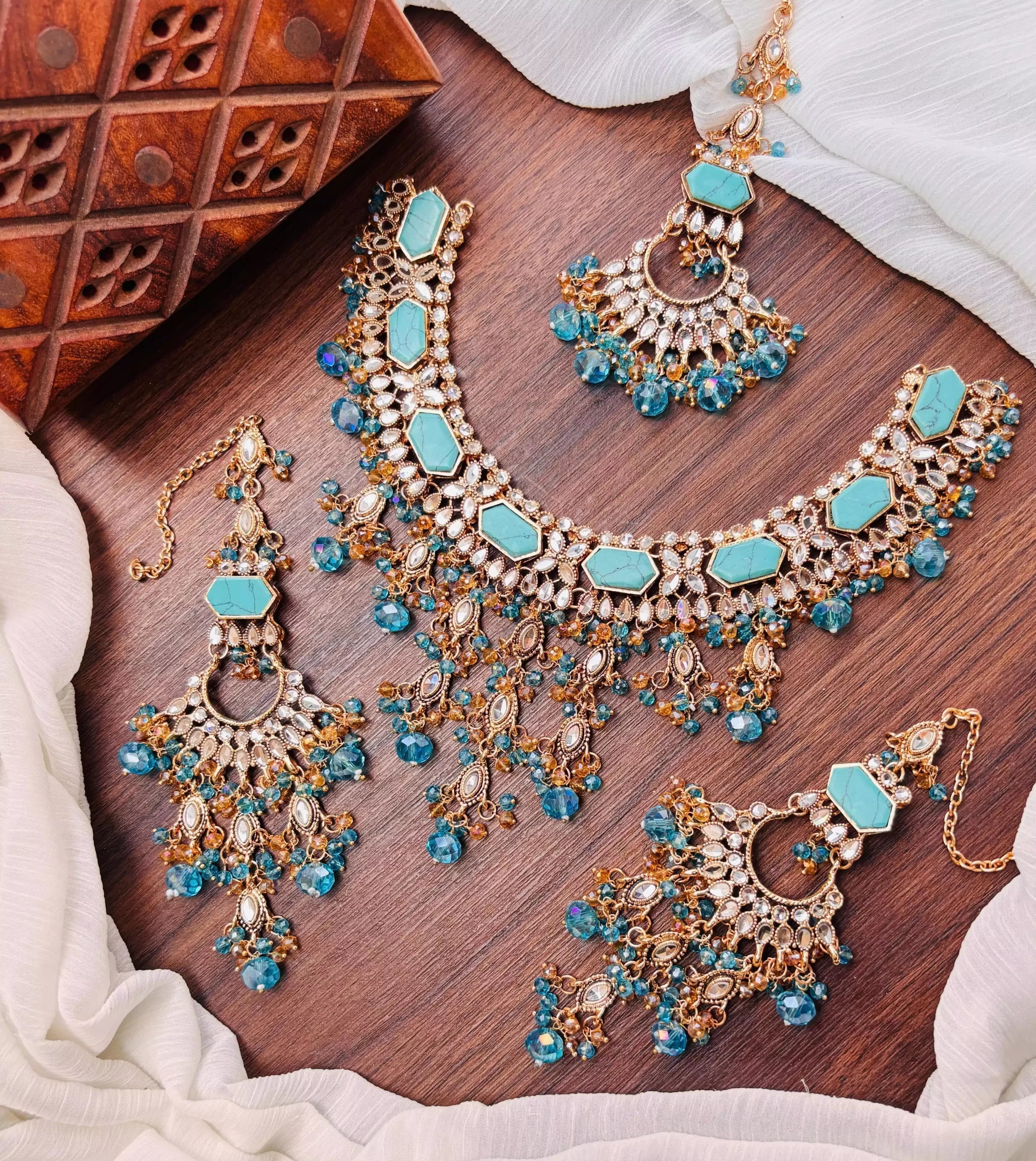 Egyptian necklace set with teeka