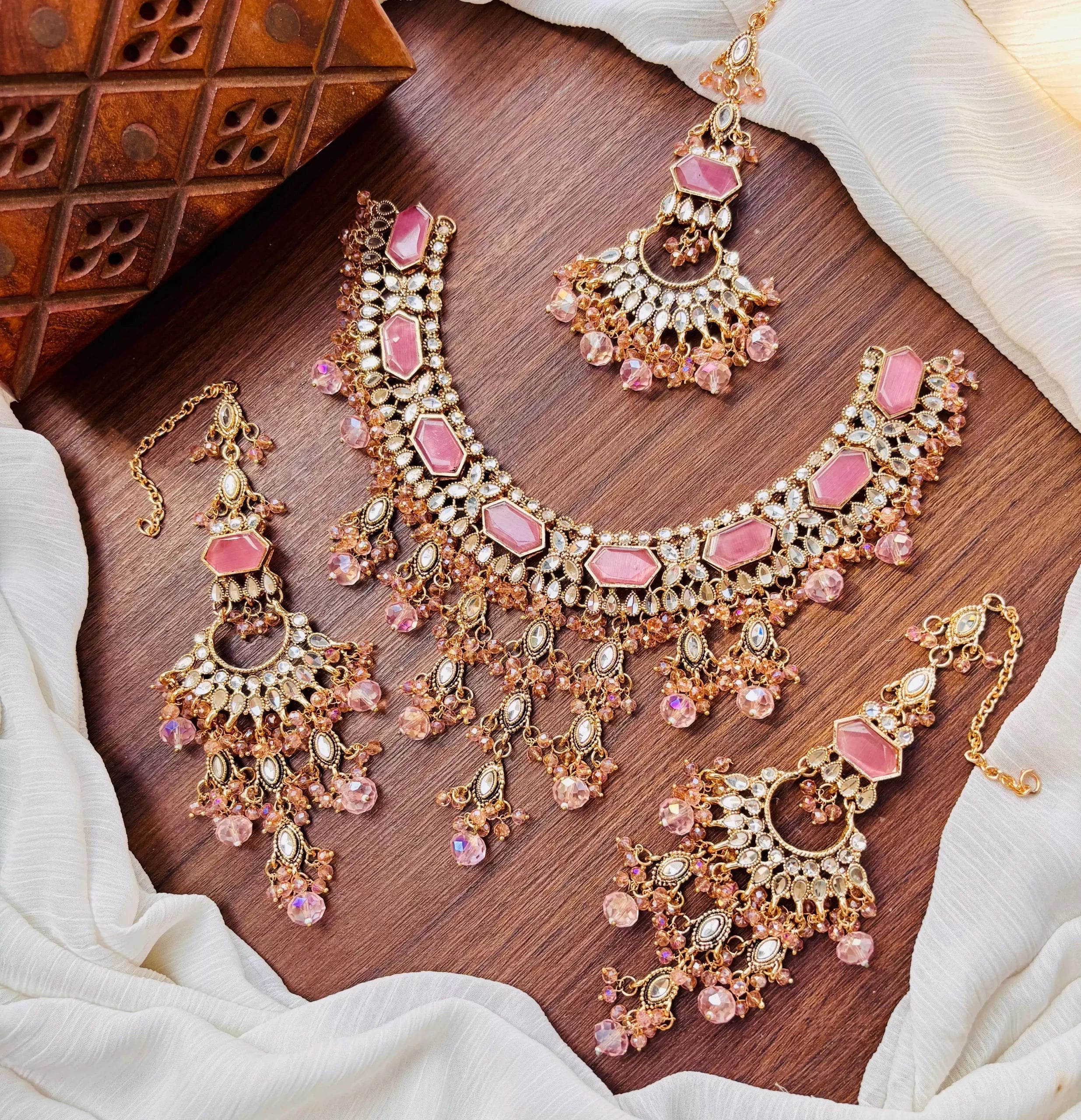 Egyptian necklace set with teeka Secondary image