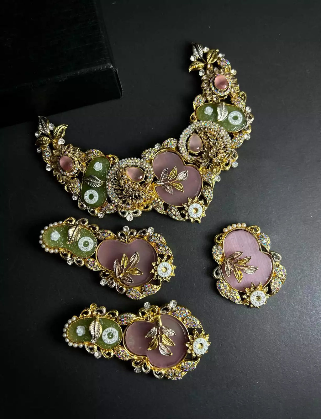 Designer choker set with teeka