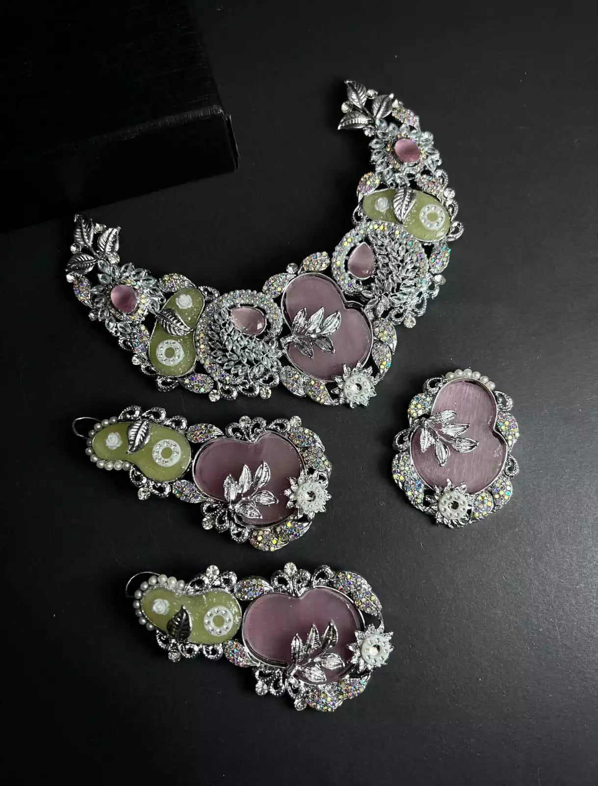 Designer choker set with teeka Secondary image