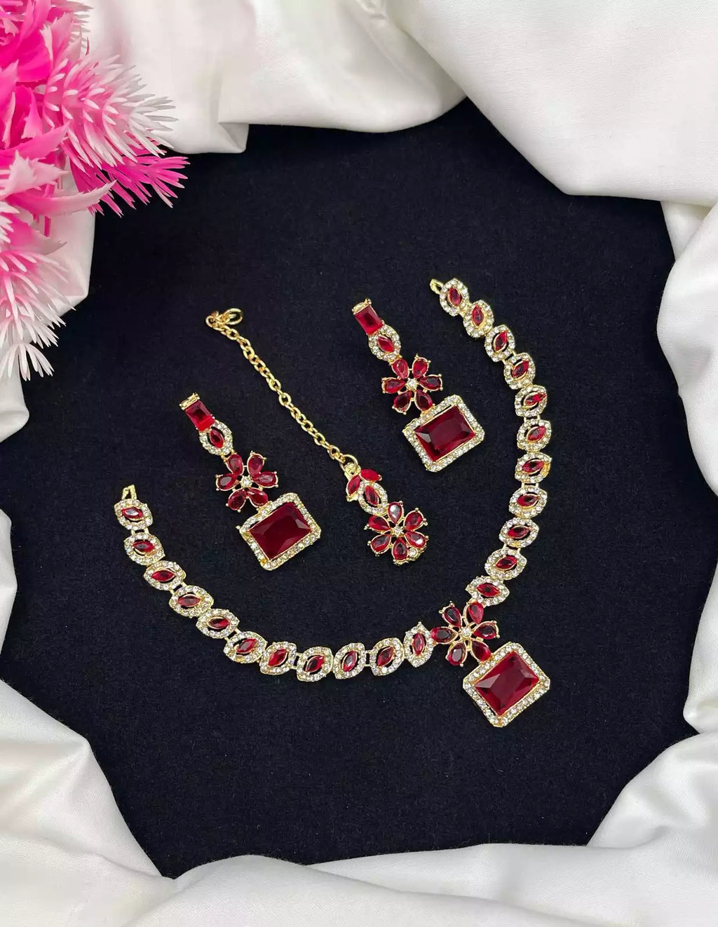 Zircon necklace set with teeka
