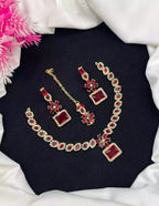 Zircon necklace set with teeka