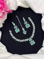 Zircon necklace set with teeka