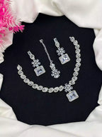 Zircon necklace set with teeka