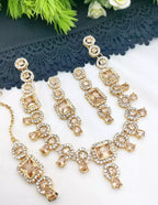 Delicate necklace set with teeka