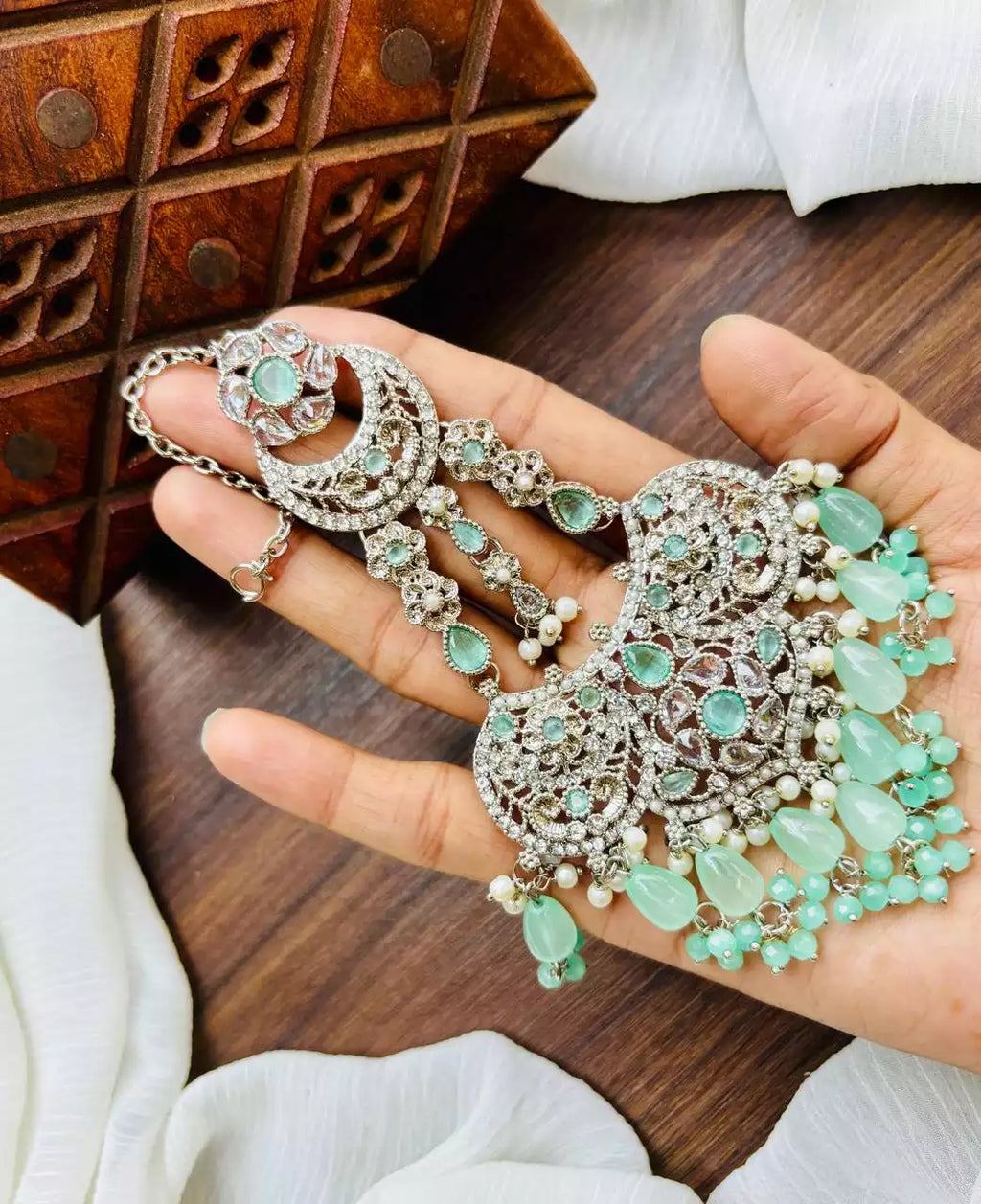 Zircon jhumar
