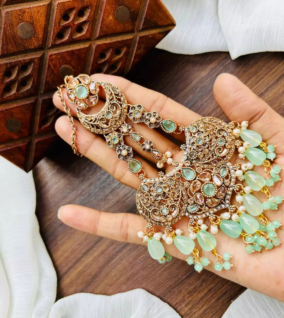 Zircon jhumar