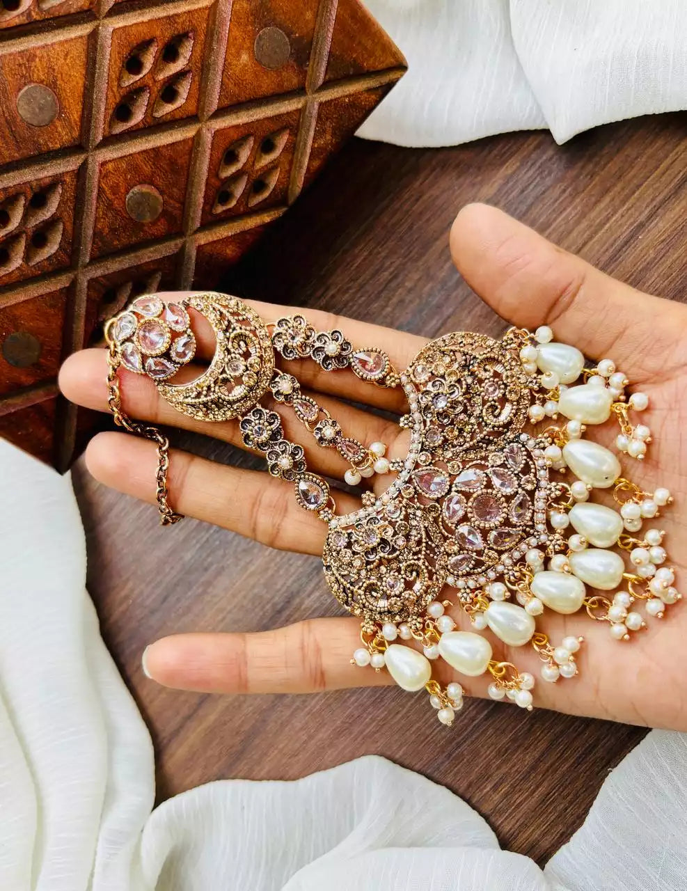 Zircon jhumar