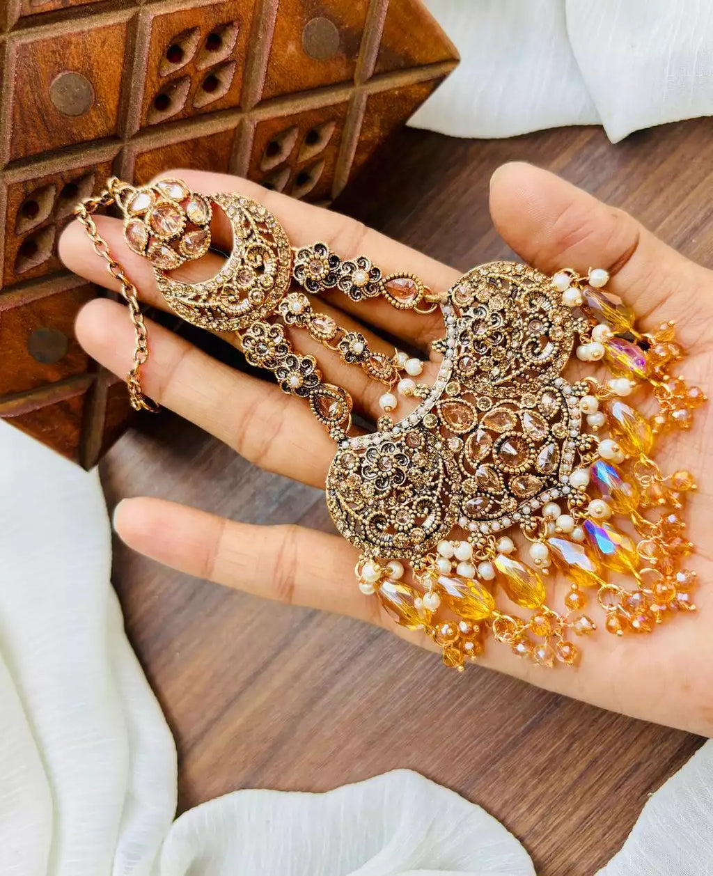 Zircon jhumar