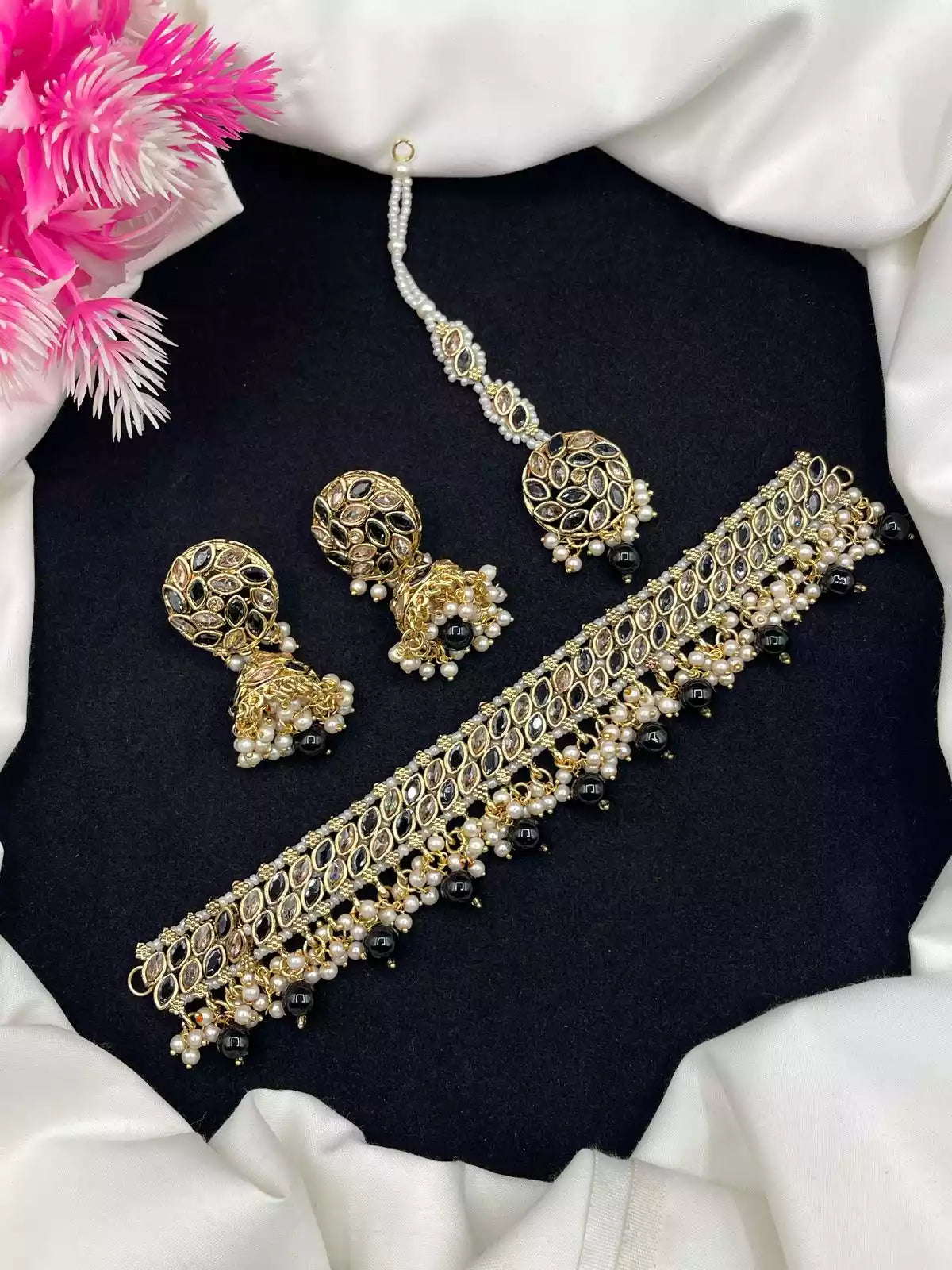 Elegant Choker Set with Teeka