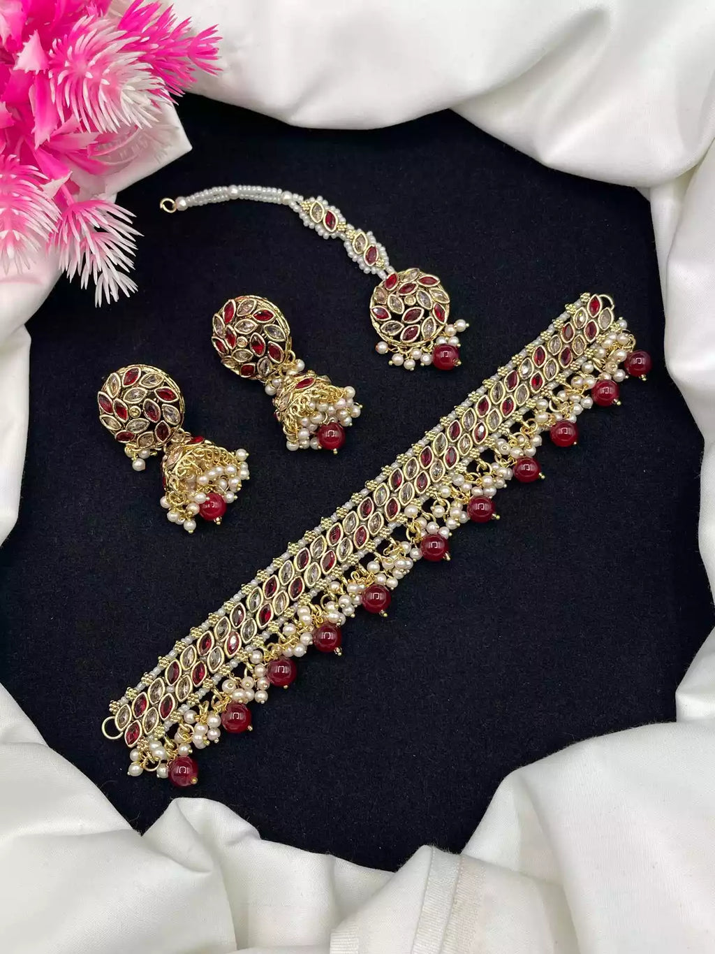 Elegant Choker Set with Teeka