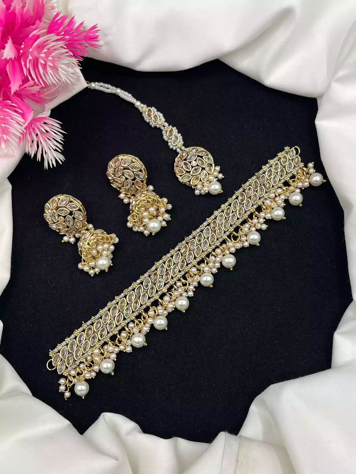 Elegant Choker Set with Teeka