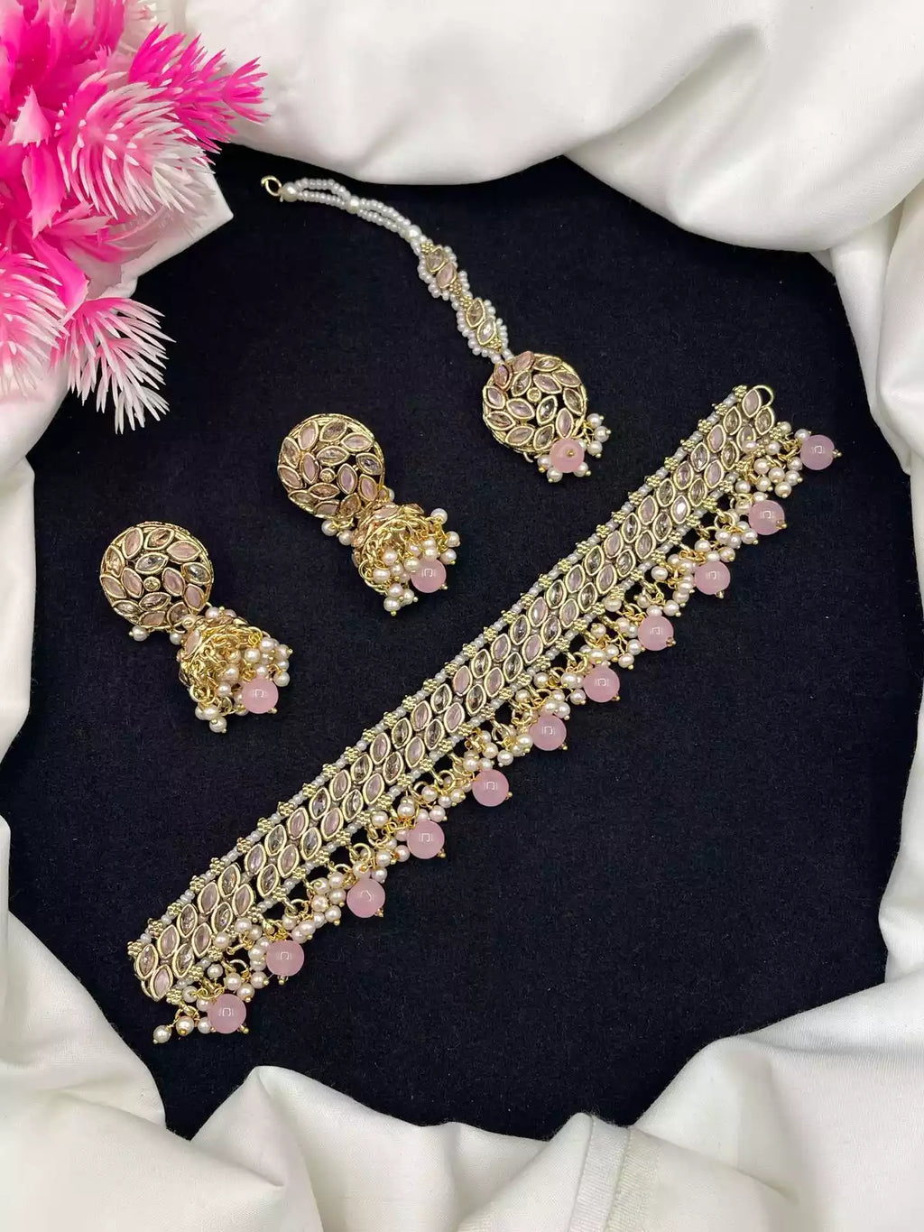 Elegant Choker Set with Teeka