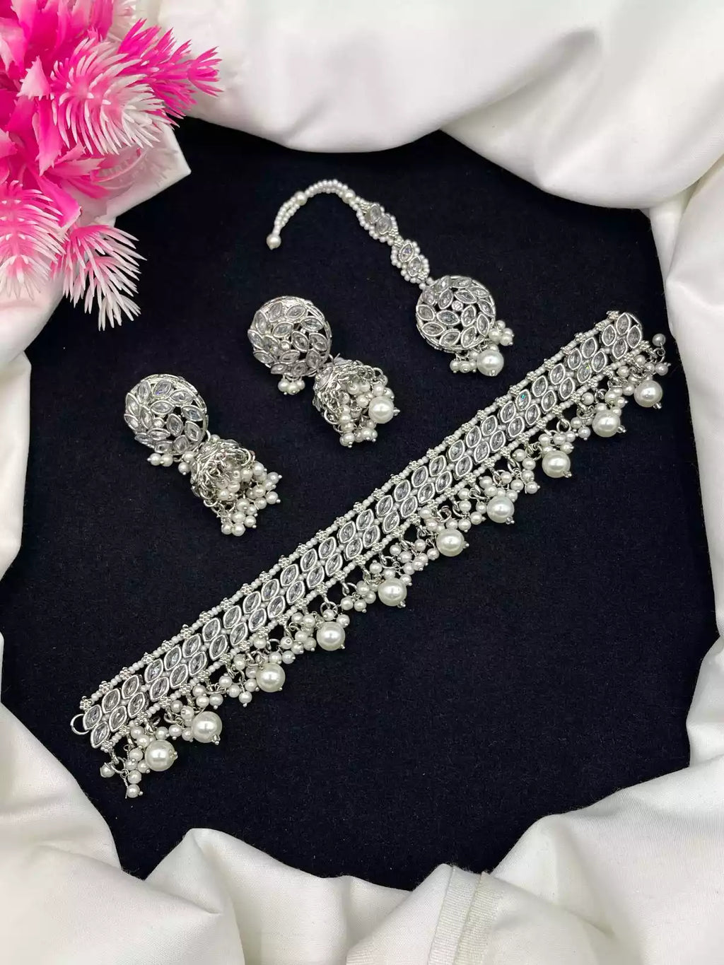 Elegant Choker Set with Teeka